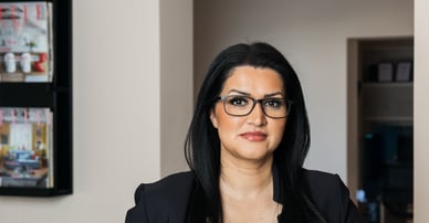 Nila Rezaei mäklare i Lund