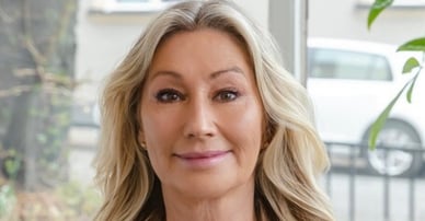 Lil Sandberg mäklare i Nacka