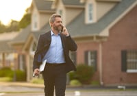 Får mäklare sälja sin egen bostad