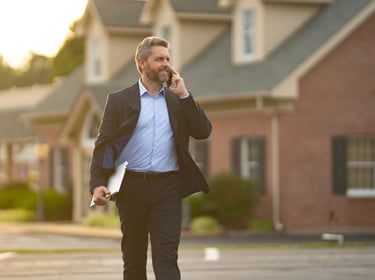 Får en mäklare sälja sin egen bostad?