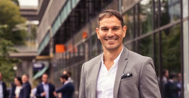 Carl Sikali mäklare på Södermalm