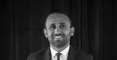 Alexander Yavar mäklare i Vasastan