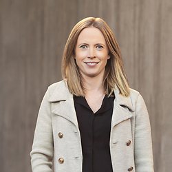 Emelie Larsson, Mäklare på Erik Olsson Sandviken