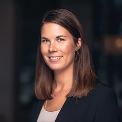 Angela Hamstad, Mäklare på Notar