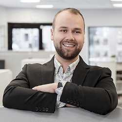 Fredrik Sahlin, Mäklare på Svensk Fastighetsförmedling