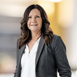 Anna Persson, Mäklare på Boporten