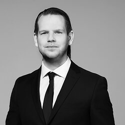 Markus Åkerblom, Mäklare på Våningen & Villan