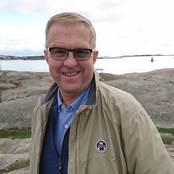 Ulf Lindén, Mäklare på Fastighetsaffären Ulf Lindén