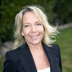 Tarja Radencrantz, Mäklare på Svenska Hem