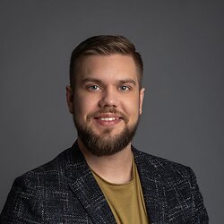 Marcus Vaadre, Mäklare på Svensk Fastighetsförmedling