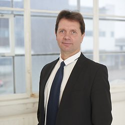 Stefan Andersen, Mäklare på Schoug Mäklarfirma
