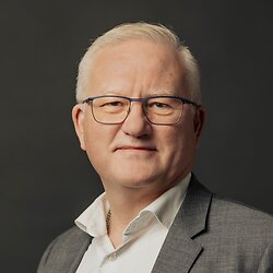 Richard Rosvall, Mäklare på Svensk Fastighetsförmedling