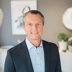 Marcus Ekström, Mäklare på Mäklarna Ekström & Co