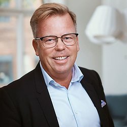 Kenneth Parkegren, Mäklare på Mäklarhuset Västerås